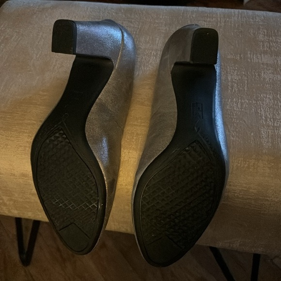 Silver leather Aerosole heels size 11 - Picture 5 of 5